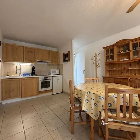 Apartment Cosy A Saint-georges-d'oleron, 4 Couchages, Proche Et Commerces, Avec Balcon Et Parking - Fr-1-246a-295 Saint-Georges-d'Oleron